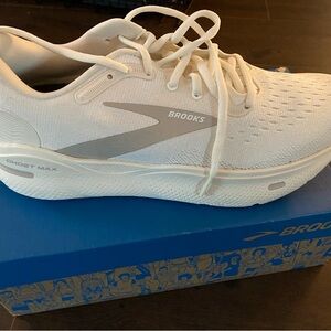 Brooks Ghost Max Men's White Running Shoes